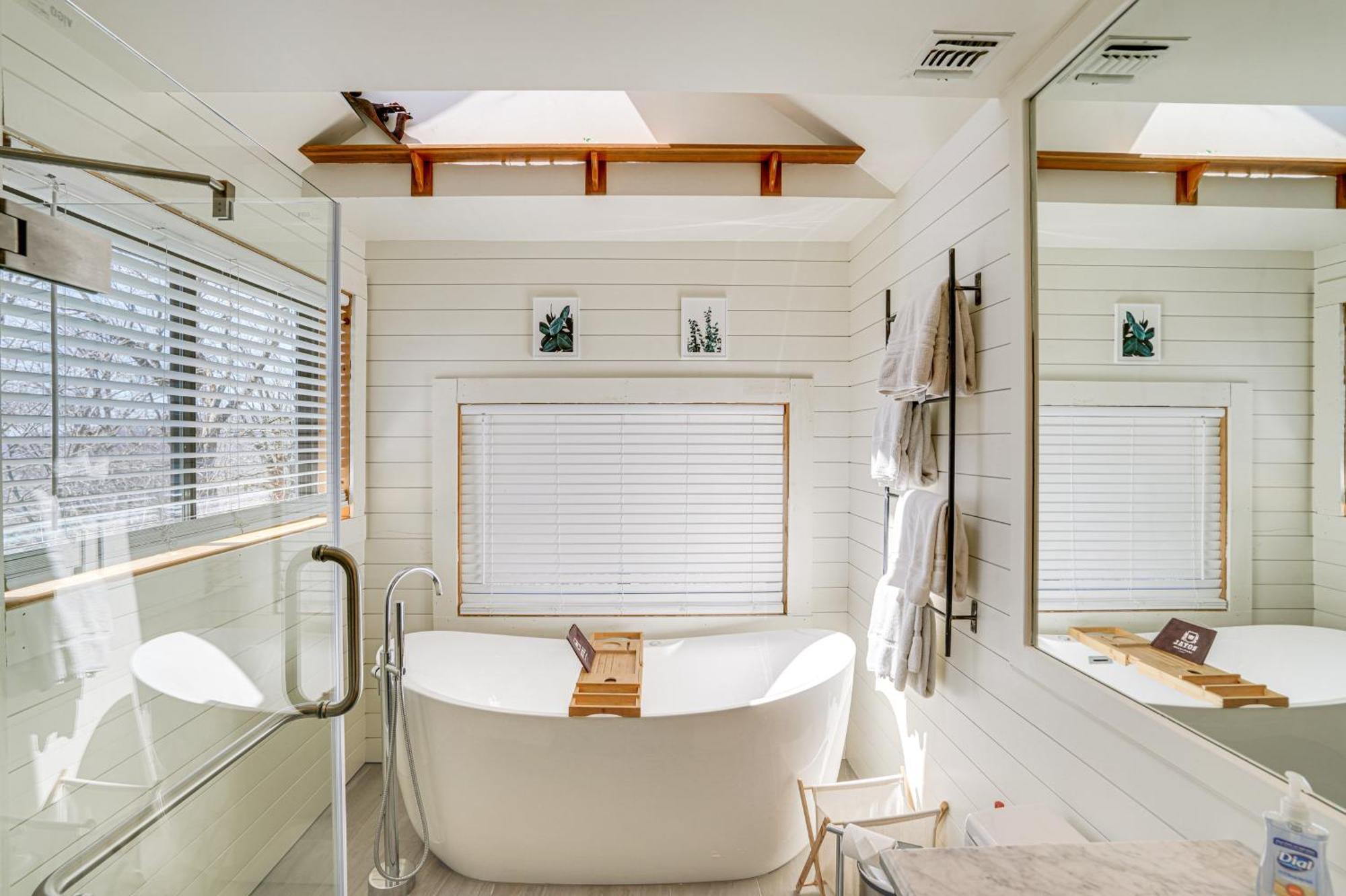 Wilmington Retreat With Deck, Lake Views And Game Room Buitenkant foto